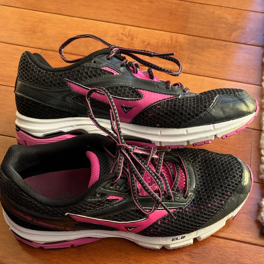 Mizuno Women's Wave Legend 3, size 8.5